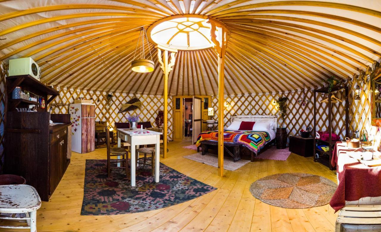 2 Cuori E 1 Yurta Glamping In Tuscany - Adults Only Asciano Dış mekan fotoğraf