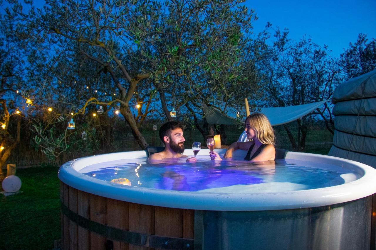 2 Cuori E 1 Yurta Glamping In Tuscany - Adults Only Asciano Dış mekan fotoğraf